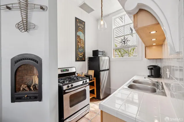 $2,300,000 | 560 Lyon Street, San Francisco, CA 94117