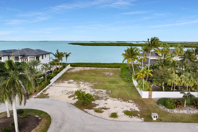 a view of a water fountain and an ocean view