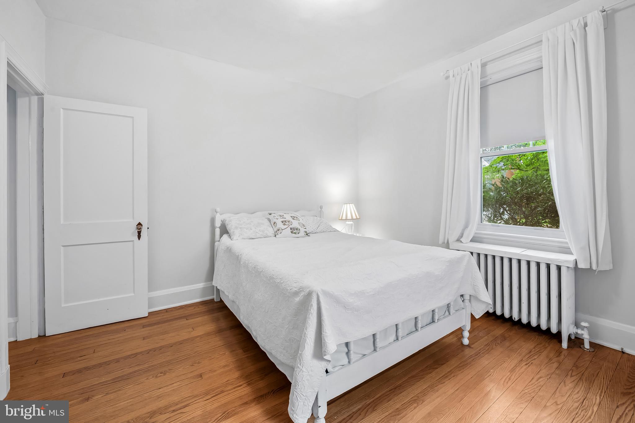 529 Overbrook Road Baltimore, MD 21212 - Photo 23 of 40 a bedroom with a bed and a window