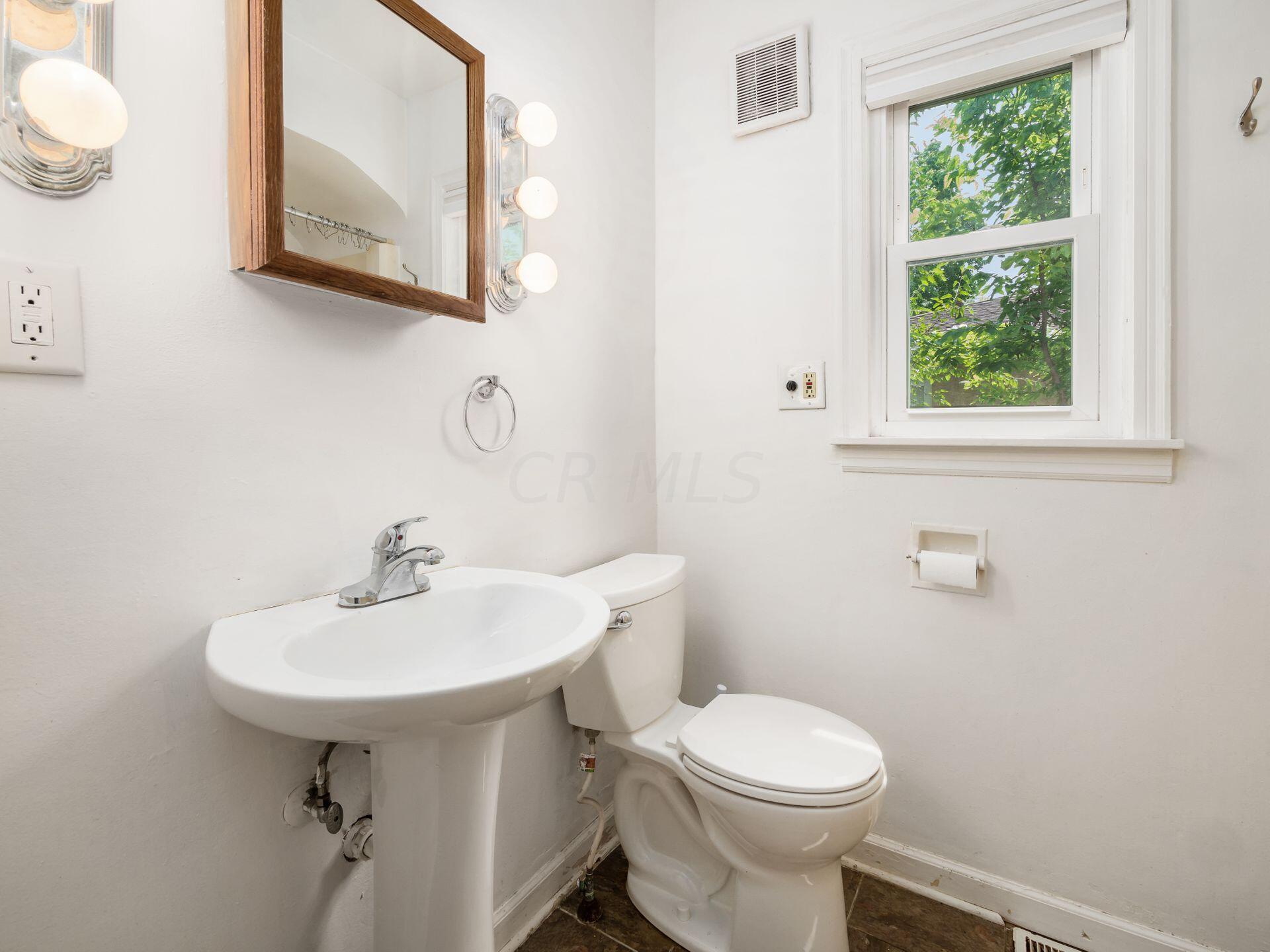 2265 Wickliffe Road Columbus, OH 43221 - Photo 16 of 53 1st Floor Full Bath