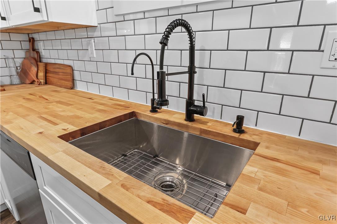 389 West Nesquehoning Street Easton, PA 18042 - Photo 19 of 44 a bathroom with a sink