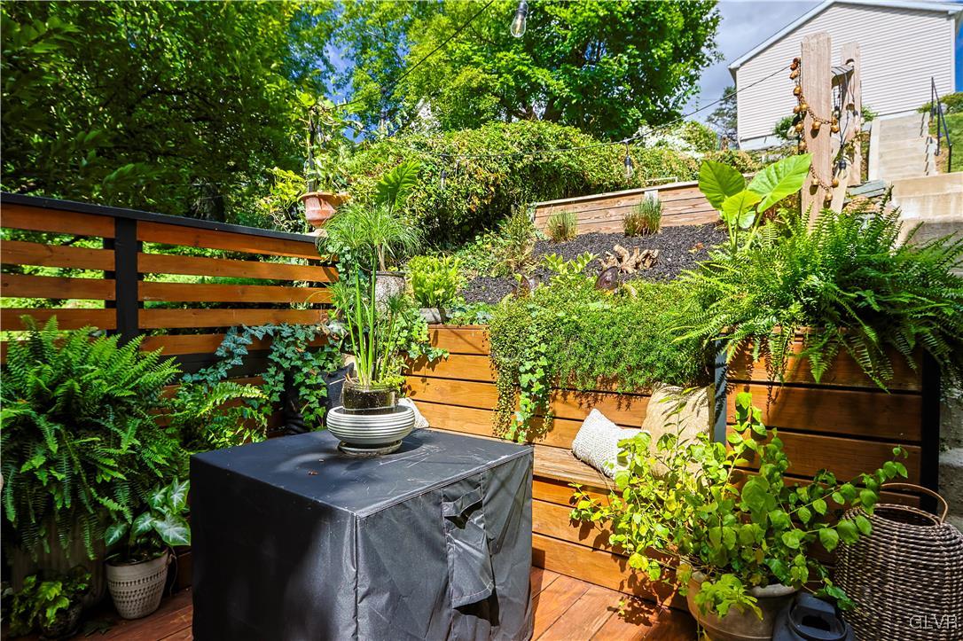 389 West Nesquehoning Street Easton, PA 18042 - Photo 6 of 44 a house view with a garden space