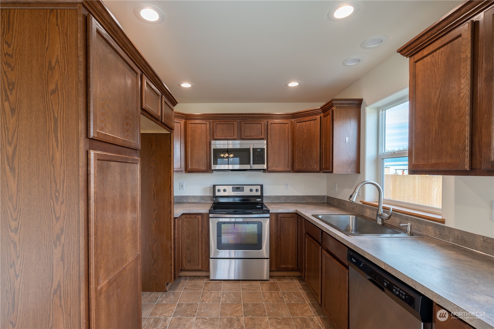 205 Rochester Street West Rainier, WA 98576 - Photo 5 of 21 Gallery Image 5