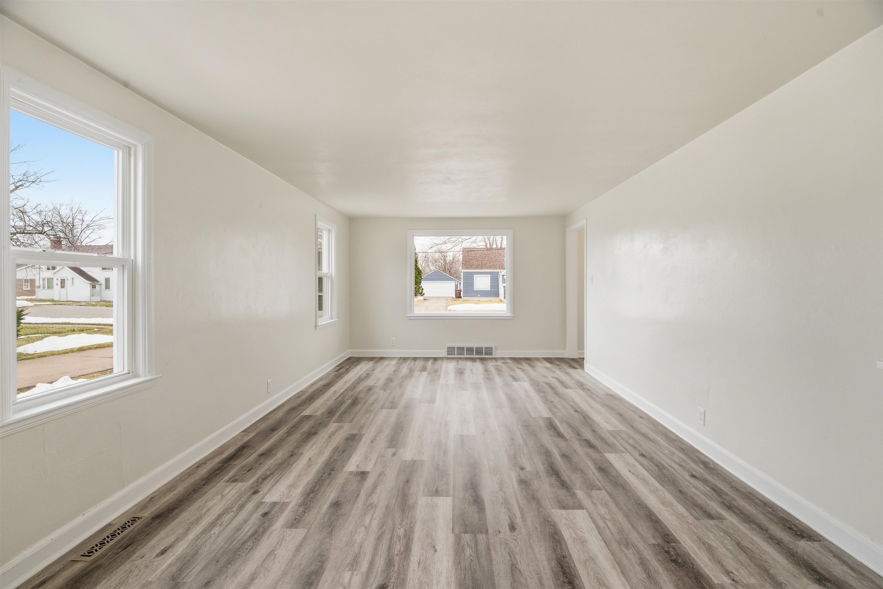 831 Martin Street Menasha, WI 54952 - Photo 2 of 29