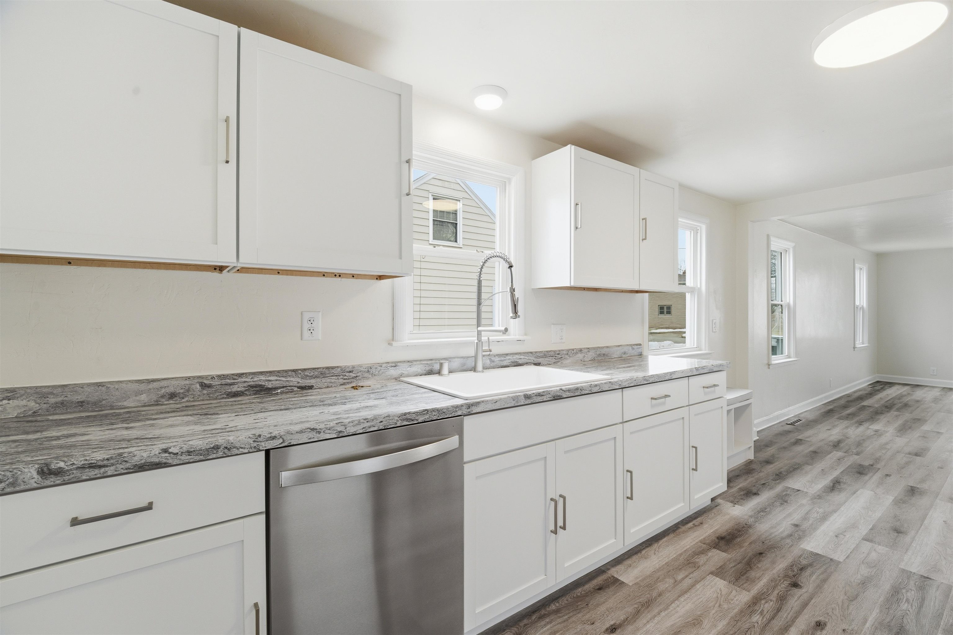 831 Martin Street Menasha, WI 54952 - Photo 7 of 29