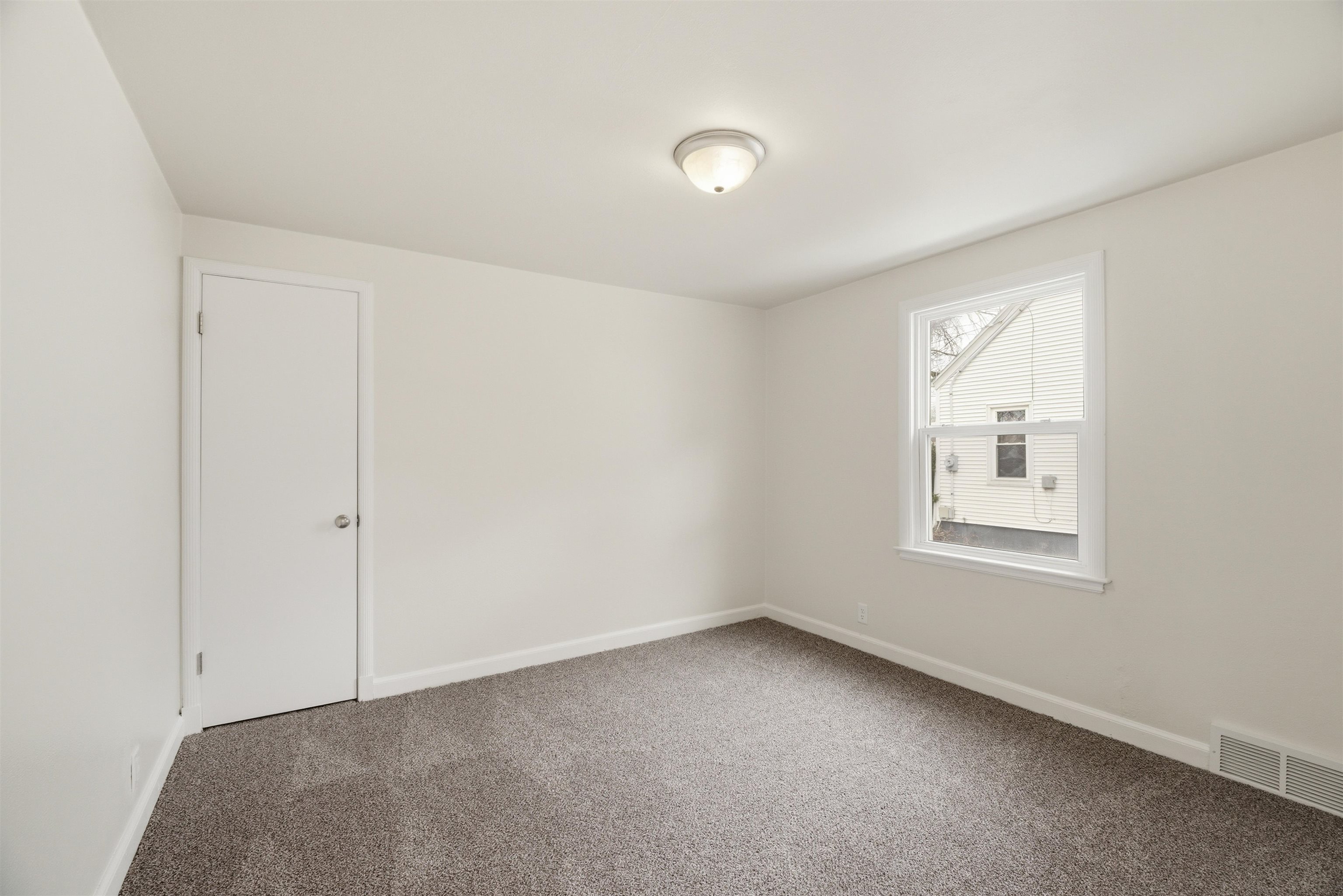 831 Martin Street Menasha, WI 54952 - Photo 8 of 29