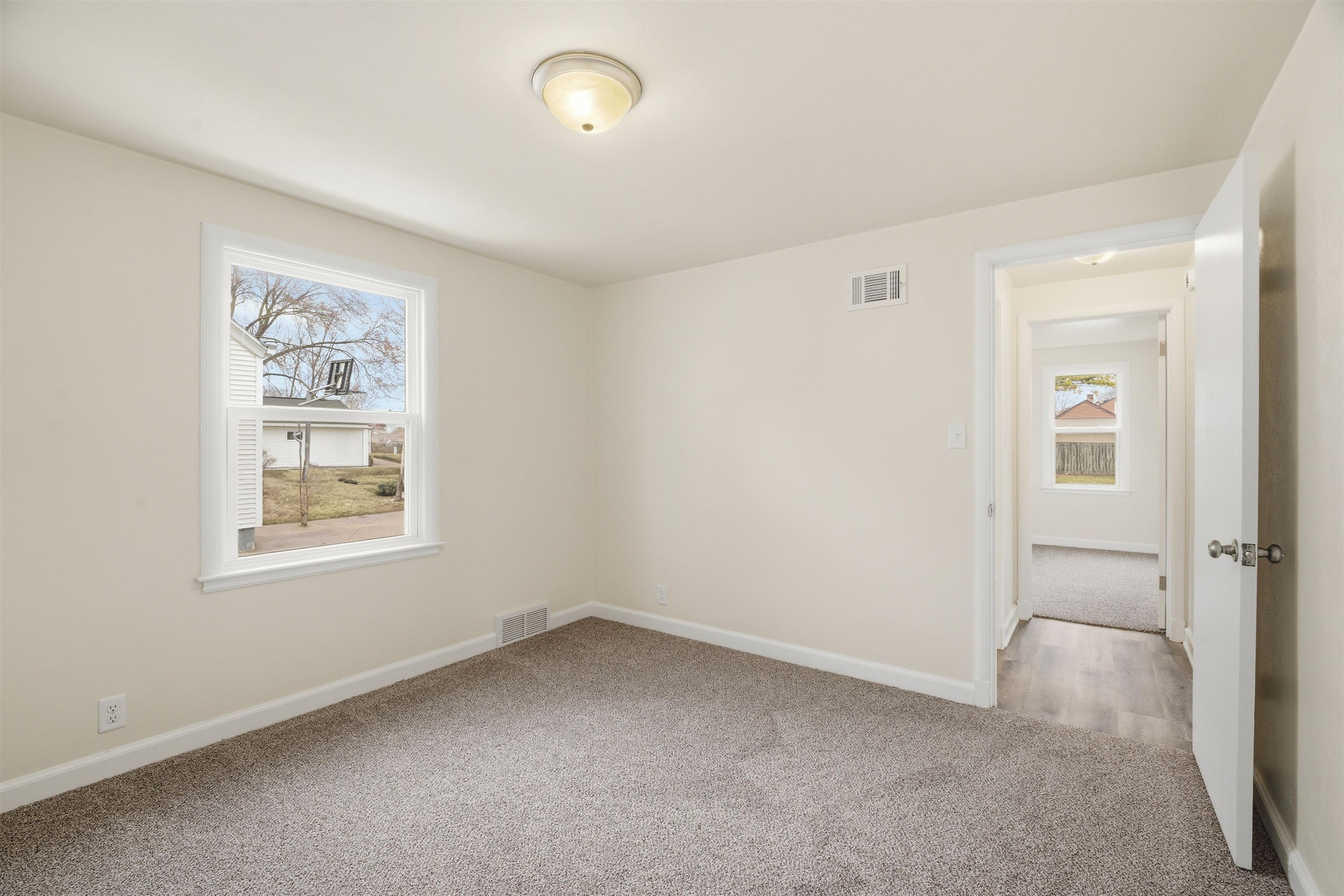 831 Martin Street Menasha, WI 54952 - Photo 10 of 29