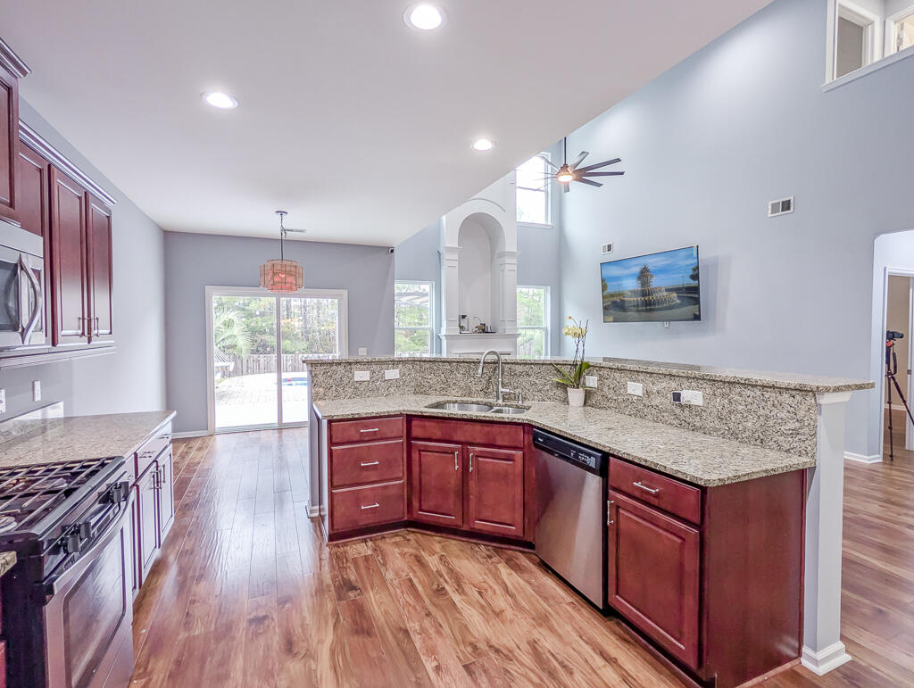 200 Alpine Road Summerville, SC 29485 - Photo 11 of 26 200 Alpine -25