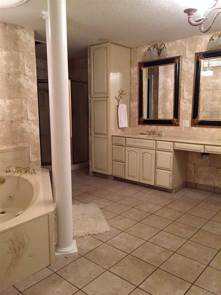 7468 Woodside Road Pensacola, FL 32526 - Photo 16 of 38 Gallery Image 16