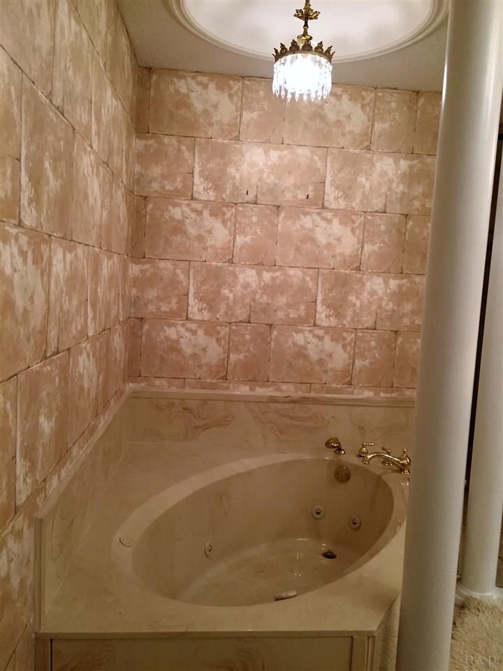 7468 Woodside Road Pensacola, FL 32526 - Photo 18 of 38 Gallery Image 18