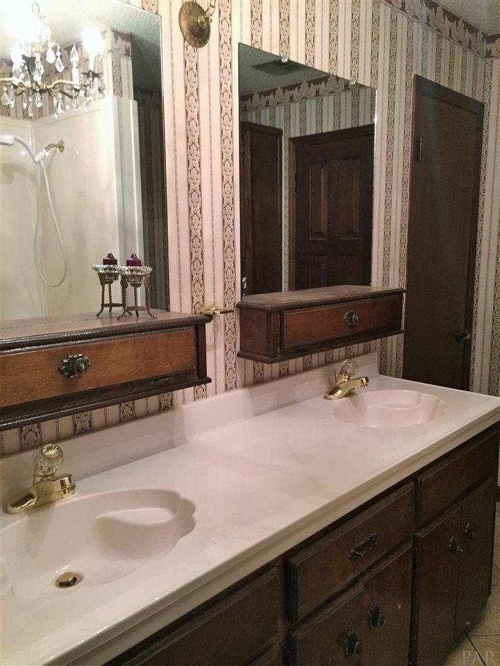 7468 Woodside Road Pensacola, FL 32526 - Photo 21 of 38 Gallery Image 21