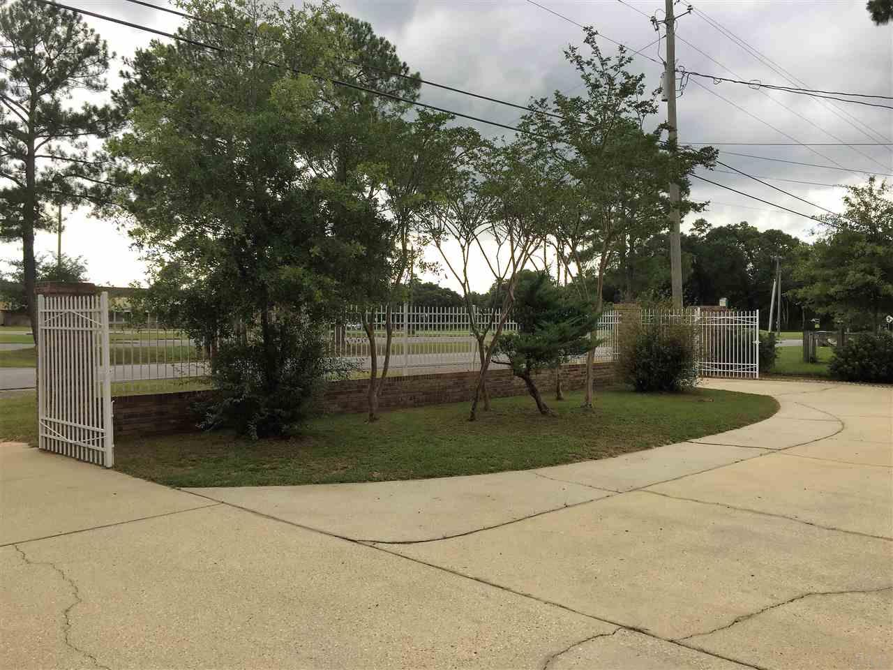 7468 Woodside Road Pensacola, FL 32526 - Photo 7 of 38 Gallery Image 7