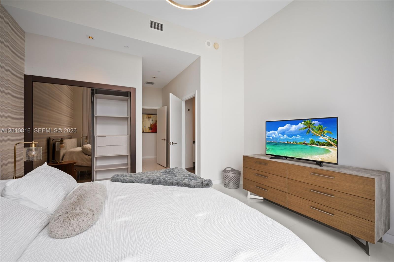 88 Southwest 7th Street, Unit PH4301 Miami, FL 33130 - Photo 23 of 47