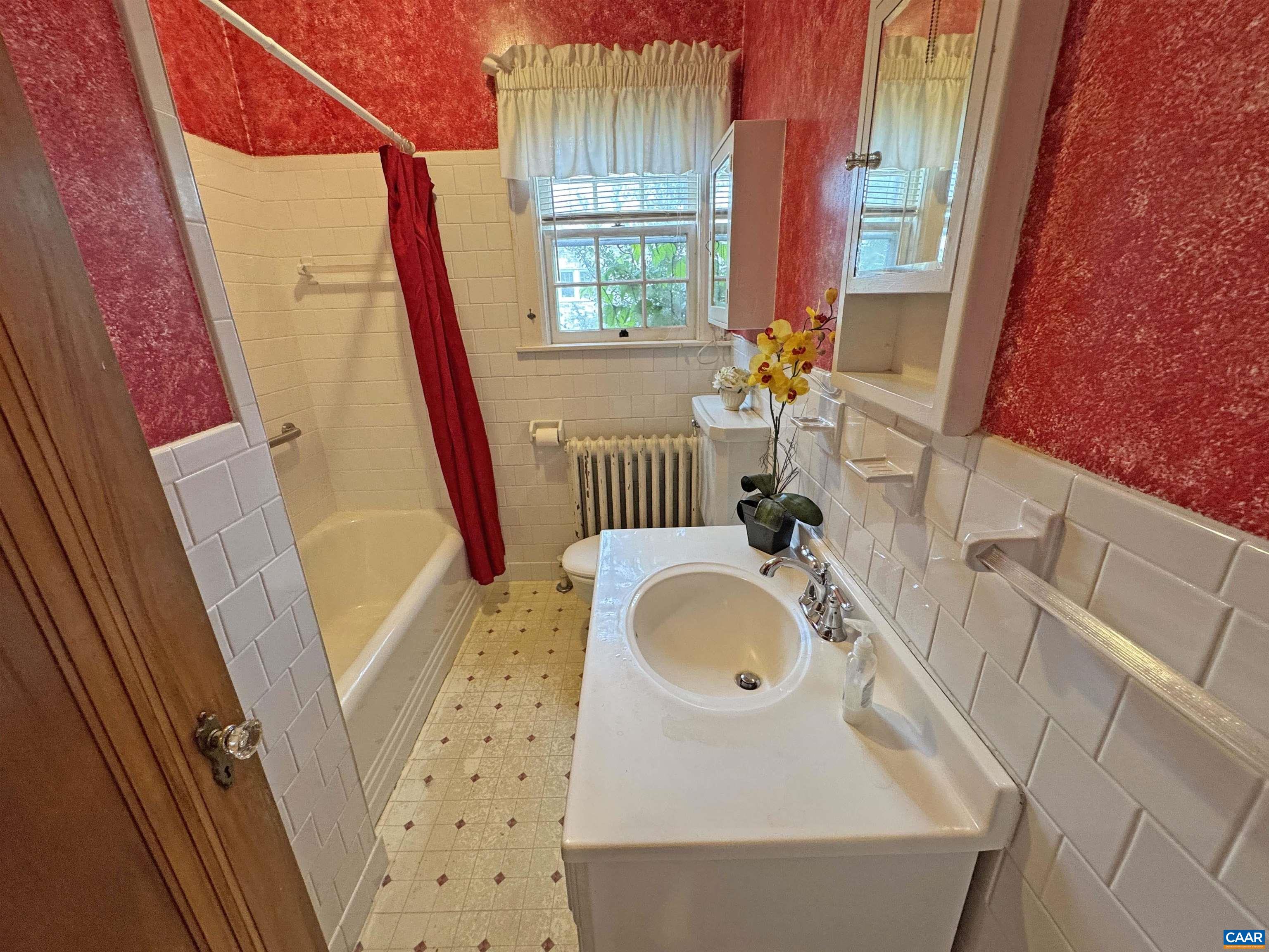 304 Crompton Road Waynesboro, VA 22980 - Photo 9 of 21 with tub and Shower