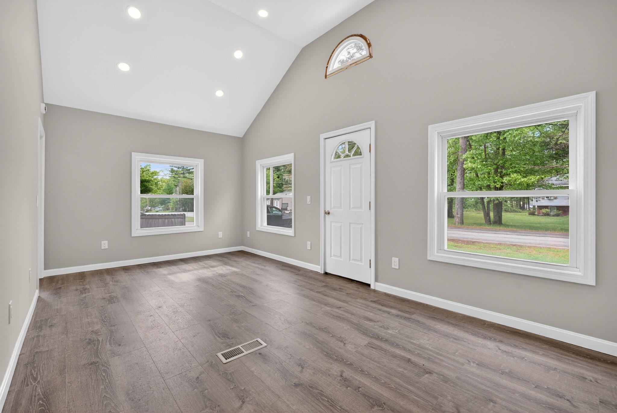96 Salmon Falls Road Rochester, NH 03868 - Photo 6 of 45