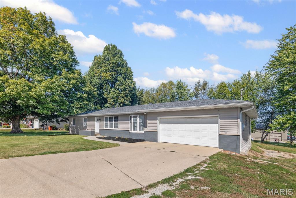 1925 West Fillmore Street Vandalia, IL 62471 - Photo 3 of 25