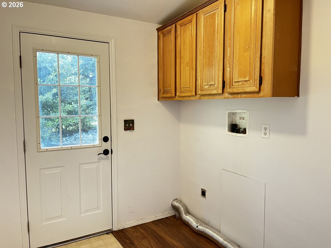 83411 Clear Lake Road Florence, OR 97439 - Photo 25 of 47 a view of an entryway with wooden floor