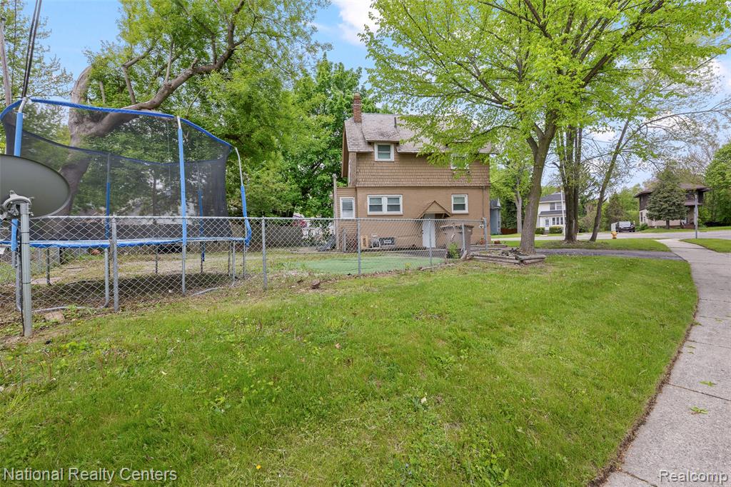 686 North Perry Street Pontiac, MI 48342 - Photo 4 of 26