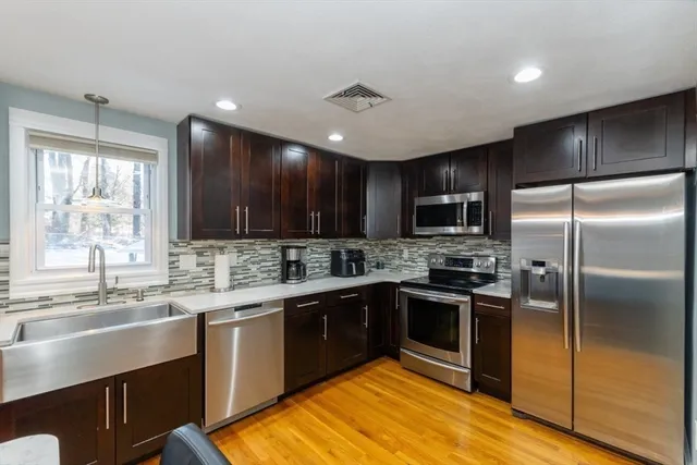 $899,900 | 9 Bruce Street, Burlington, MA 01803