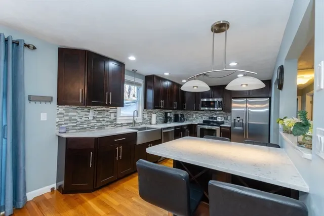 $899,900 | 9 Bruce Street, Burlington, MA 01803