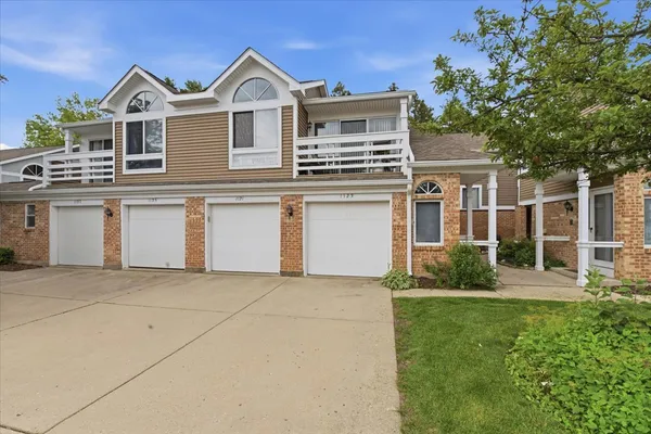 $265,000 | 1123 Courtland Drive, Buffalo Grove, IL 60089