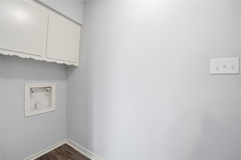 2926 North Prairie Creek Road Dallas, TX 75227 - Photo 19 of 22 a view of an empty room