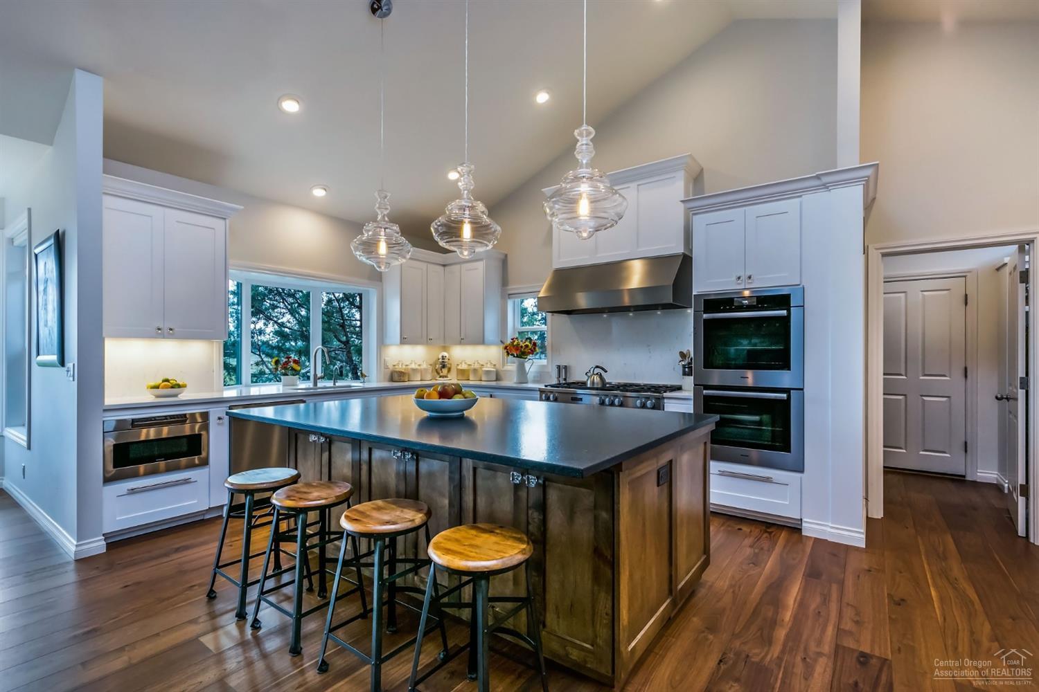 64892 Simon Road Bend, OR 97703 - Photo 5 of 25 Gallery Image 5