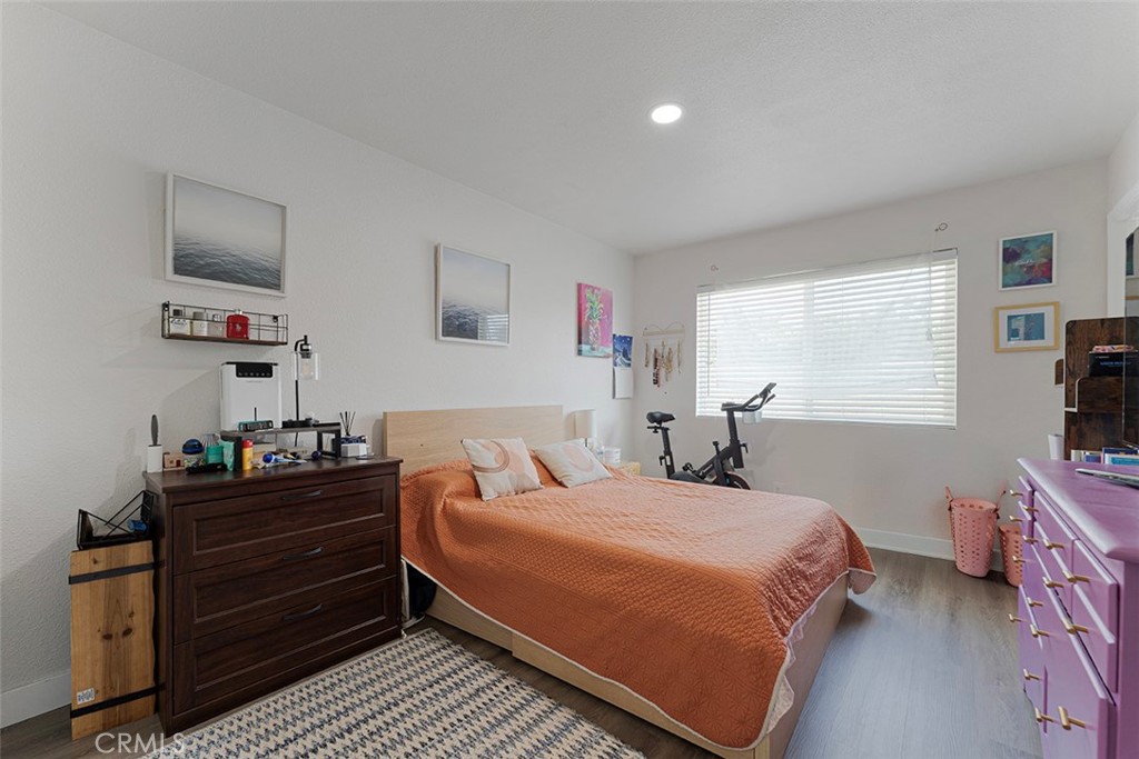 9595 Altadena Drive Riverside, CA 92503 - Photo 15 of 31 Primary Bedroom. Window face backyard.