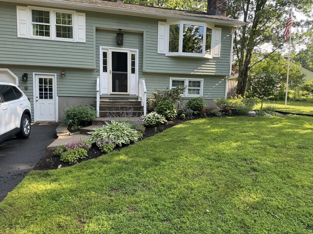 29 Sandra Road Easthampton, MA 01027 - Photo 2 of 42