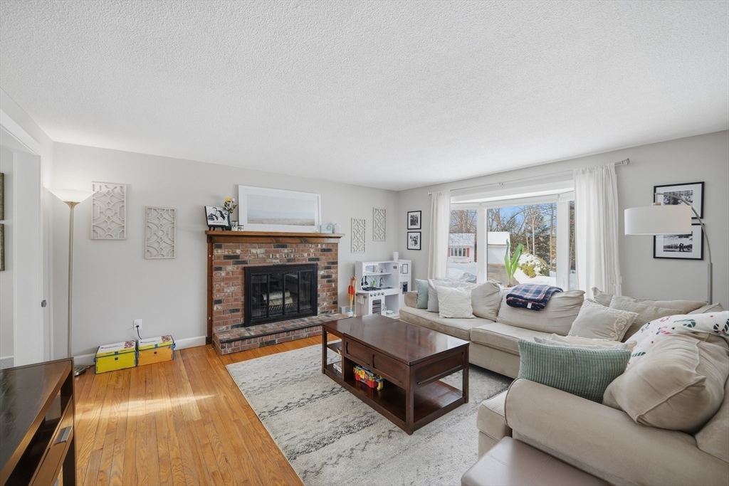 29 Sandra Road Easthampton, MA 01027 - Photo 6 of 42