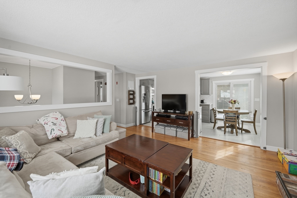 29 Sandra Road Easthampton, MA 01027 - Photo 9 of 42