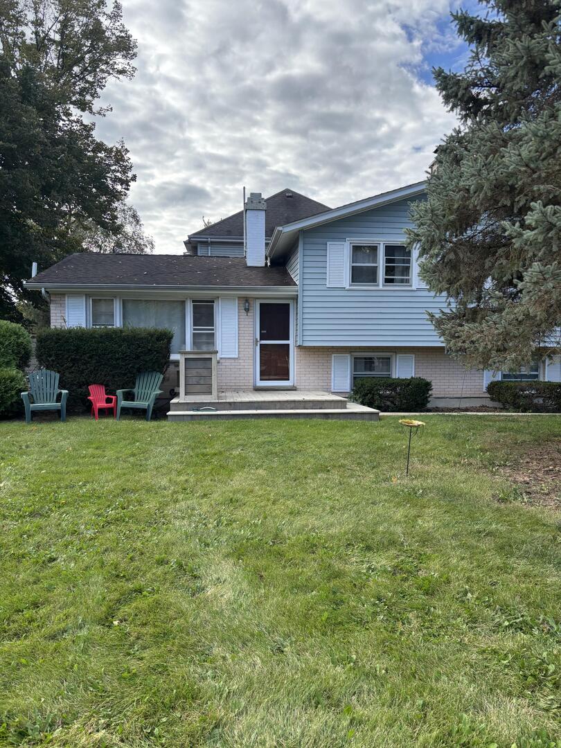 18740 West Willow Point Road Grayslake, IL 60030 - Photo 1 of 18 Gallery Image 1