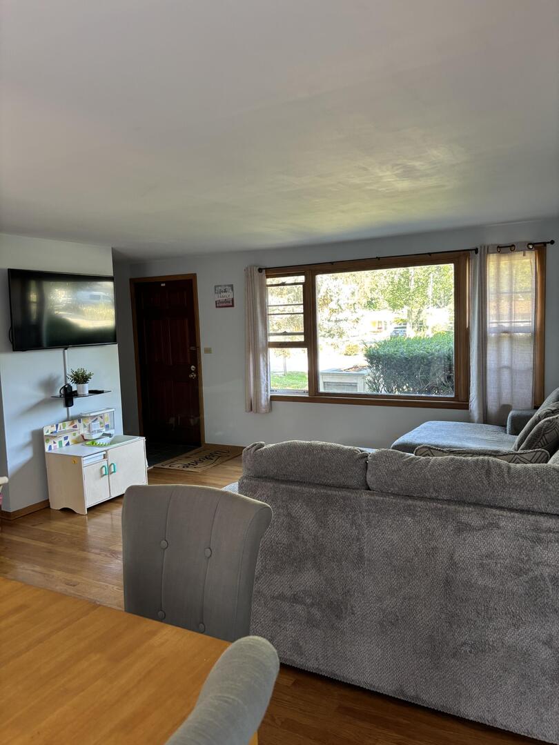 18740 West Willow Point Road Grayslake, IL 60030 - Photo 4 of 18 Gallery Image 4