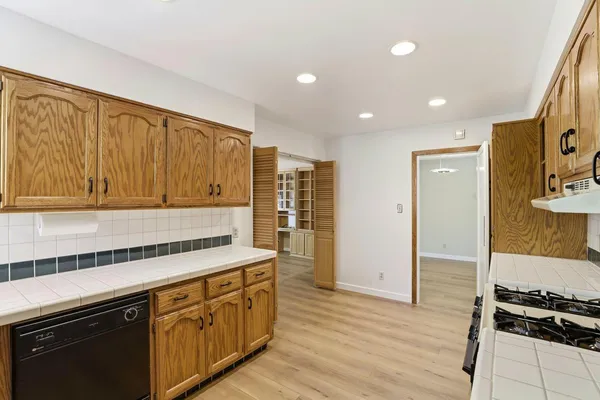 $495,000 | 3917 Kings Way, Sacramento, CA 95821