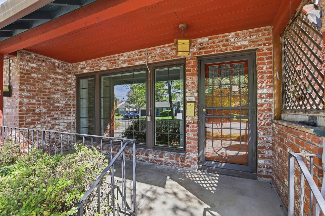 3917 Kings Way Sacramento, CA 95821 - Photo 2 of 34