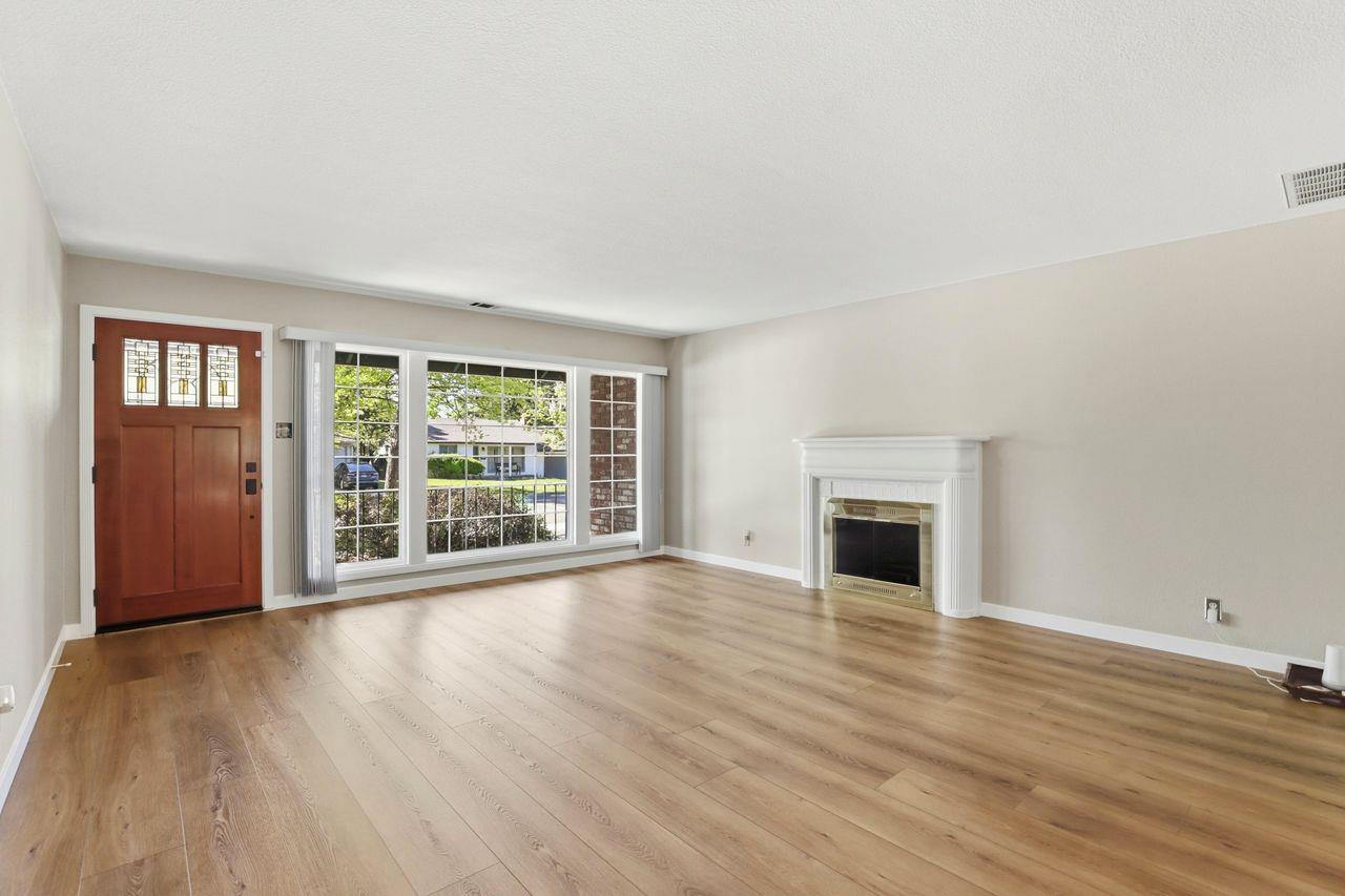 3917 Kings Way Sacramento, CA 95821 - Photo 3 of 34