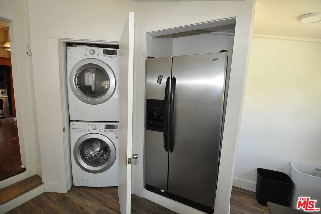 2315 2nd Street, Unit A Santa Monica, CA 90405 - Photo 8 of 17 a view of a hallway with washer and dryer