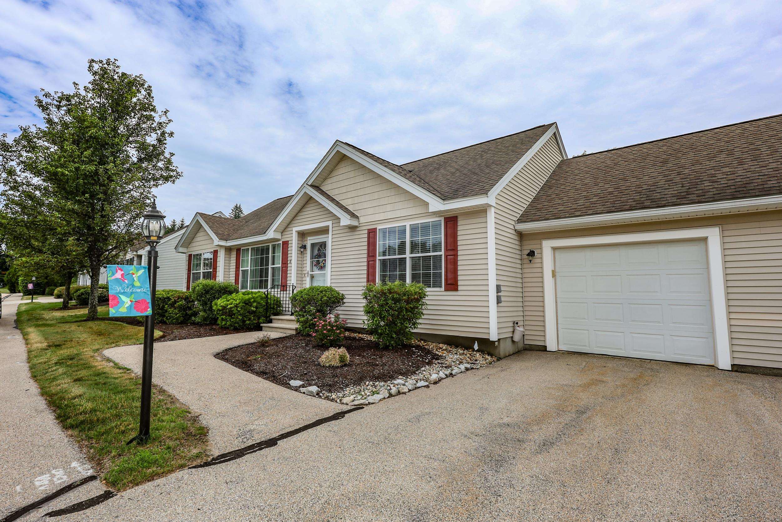 8 Cedar Street, Unit 8 Hooksett, NH 03106 - Photo 3 of 34