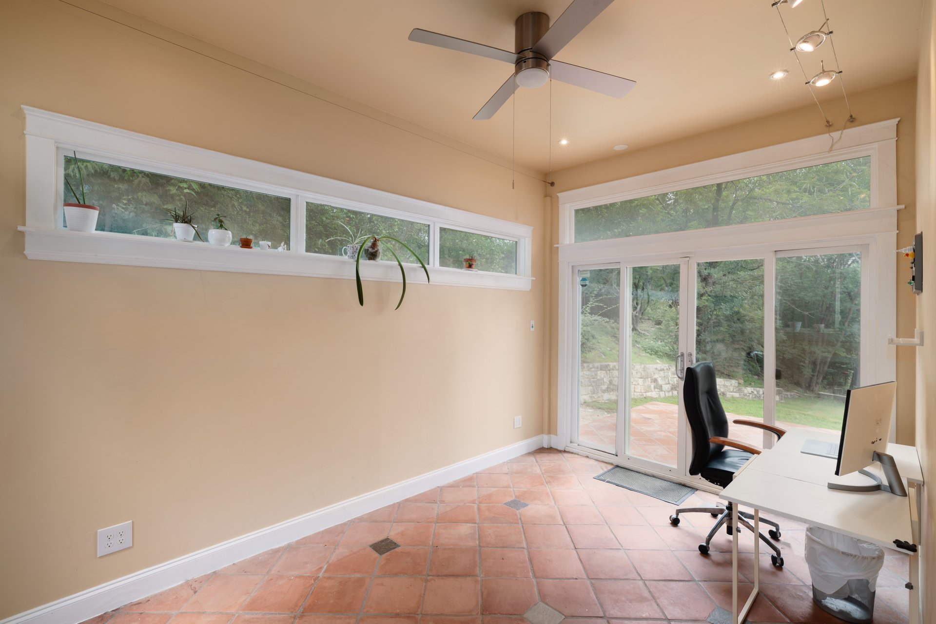 7000 Bending Oak Road Austin, TX 78749 - Photo 30 of 39 a view of a room with gym equipment
