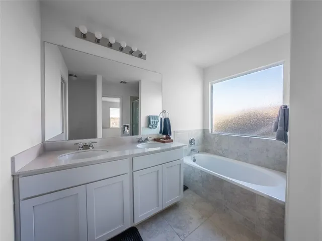 $1,900 | 313 Majestic Cedar Court, Liberty Hill, TX 78642