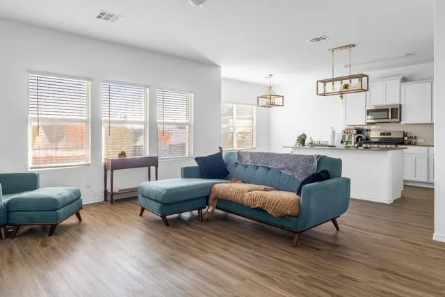 $1,900 | 313 Majestic Cedar Court, Liberty Hill, TX 78642