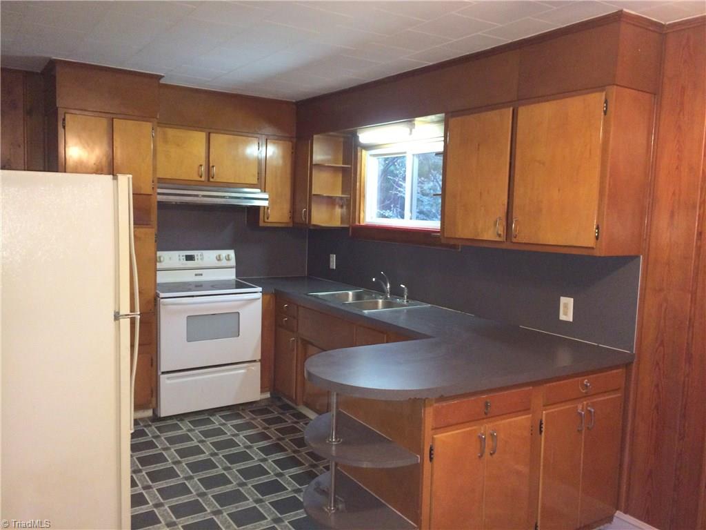 4301 Eck Road Jonesville, NC 28642 - Photo 3 of 10 Gallery Image 3