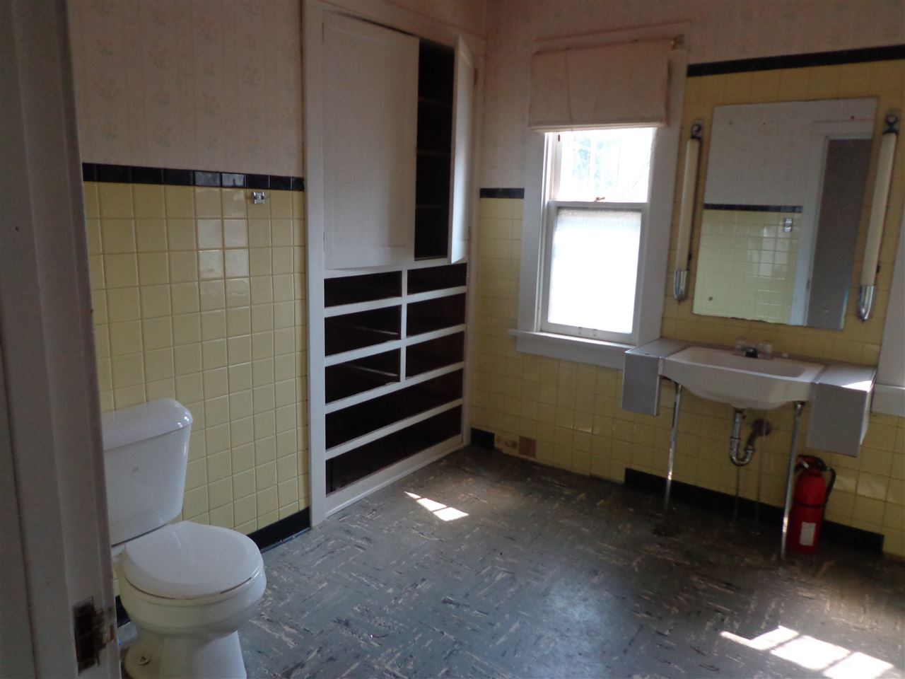 127 West Locust Street Canton, IL 61520 - Photo 10 of 11 Gallery Image 10