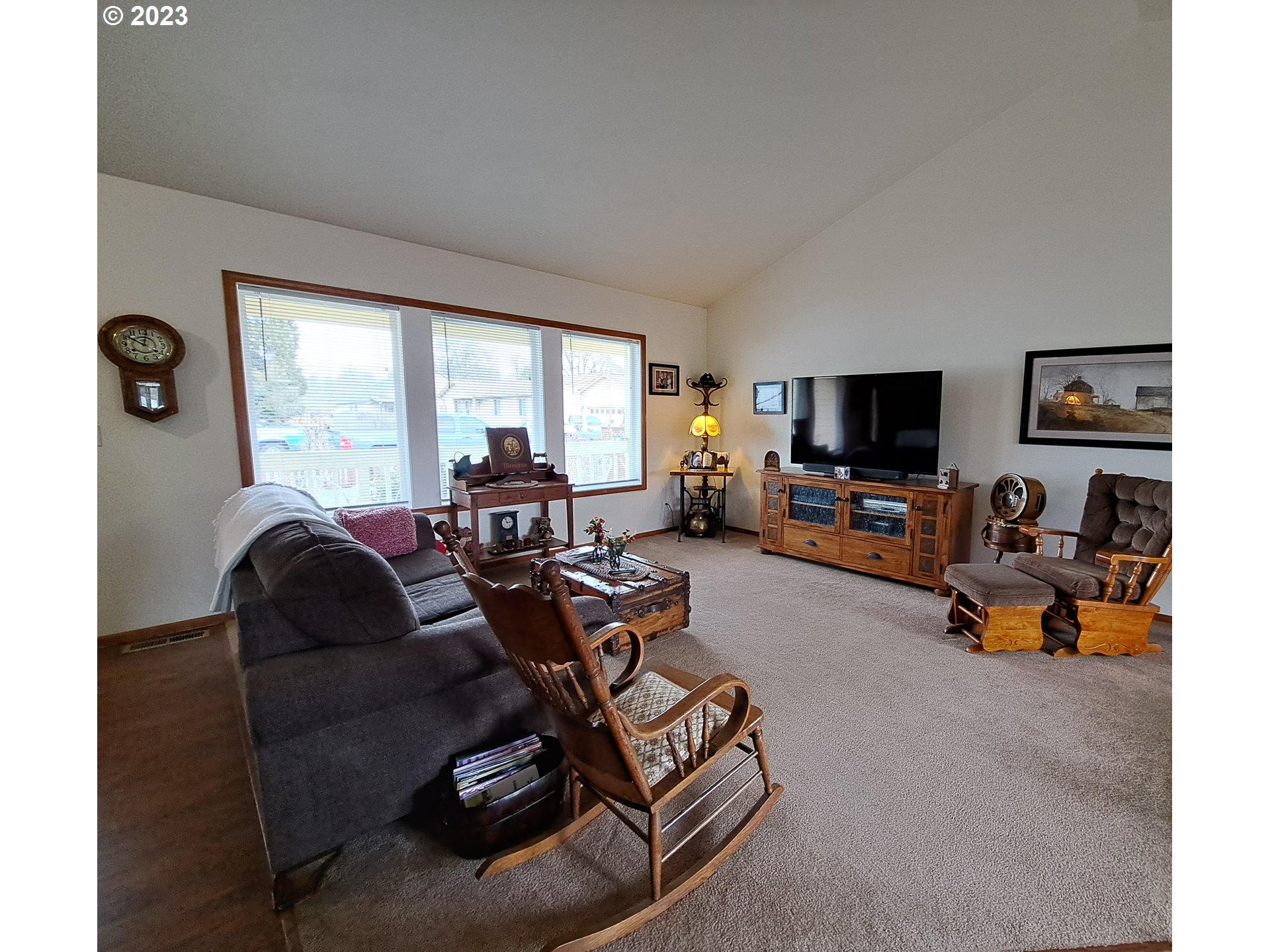 1254 Ostrander Lane Cottage Grove, OR 97424 - Photo 5 of 24 Living Room