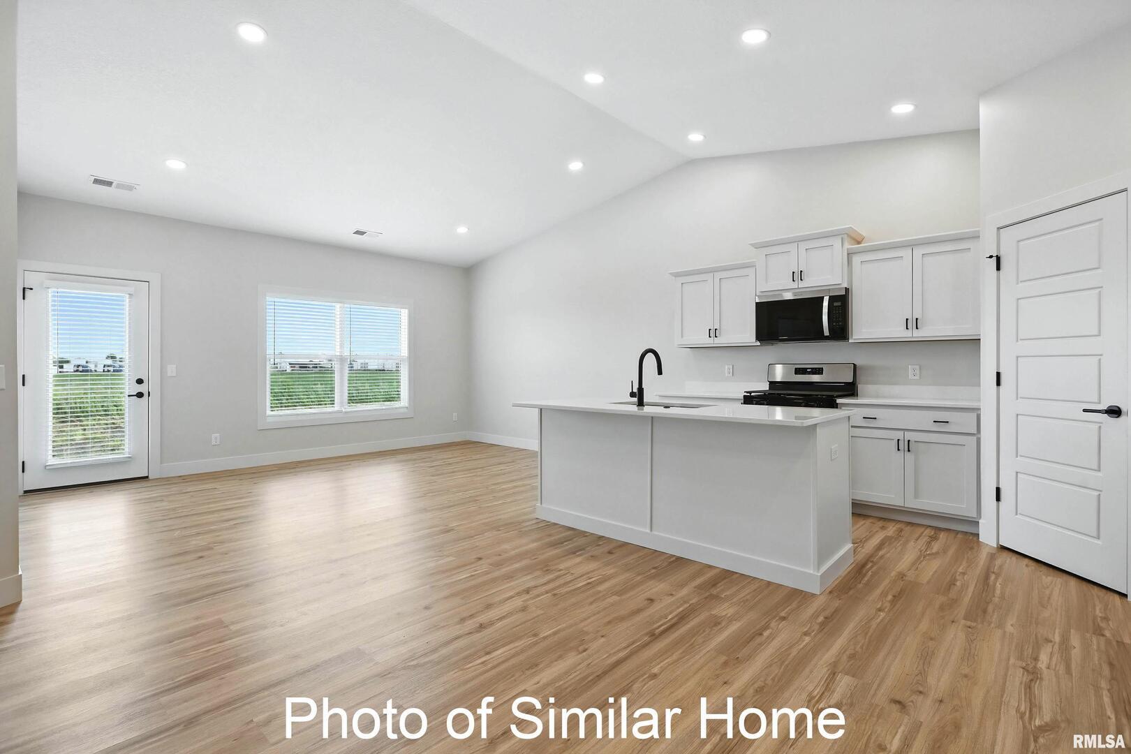 418 North 2nd Street Eldridge, IA 52748 - Photo 6 of 28