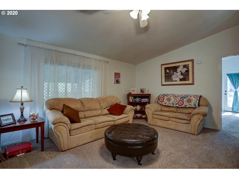 55826 Swan Road Bend, OR 97707 - Photo 3 of 23
