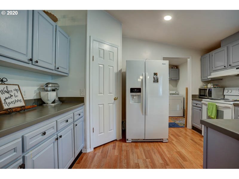 55826 Swan Road Bend, OR 97707 - Photo 5 of 23