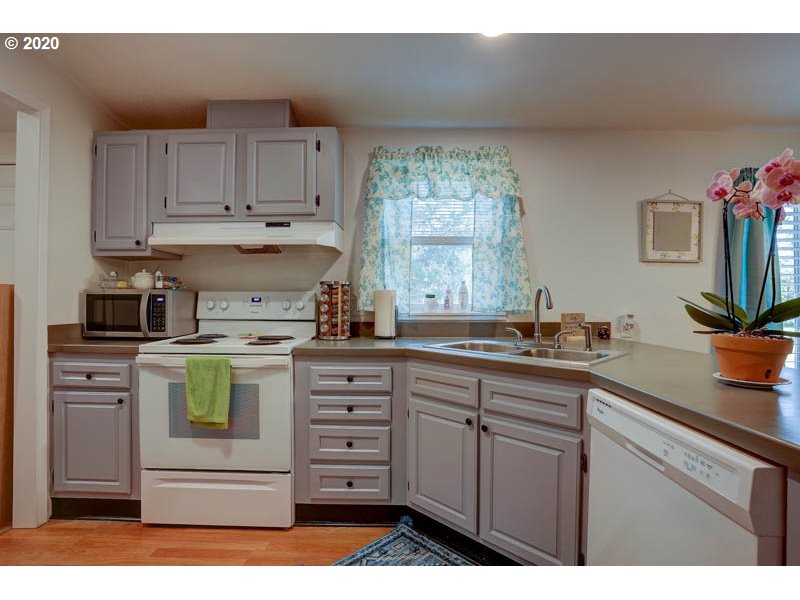 55826 Swan Road Bend, OR 97707 - Photo 6 of 23