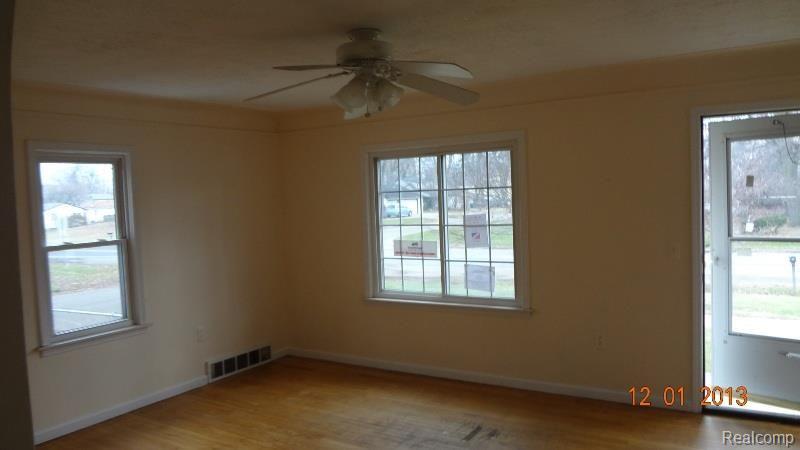 29616 Joy Road Livonia, MI 48150 - Photo 2 of 11 Livingroom.jpg