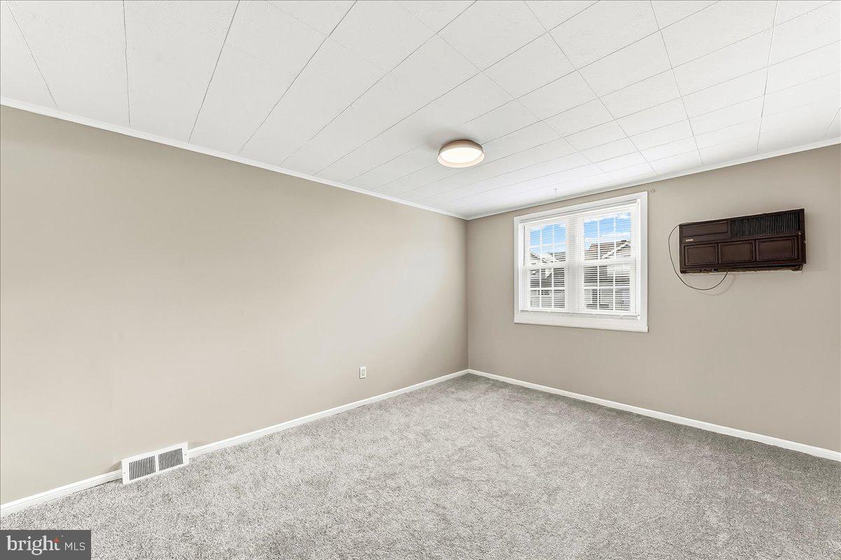 159 Chadwick Avenue Linwood, PA 19061 - Photo 20 of 35 an empty room with windows